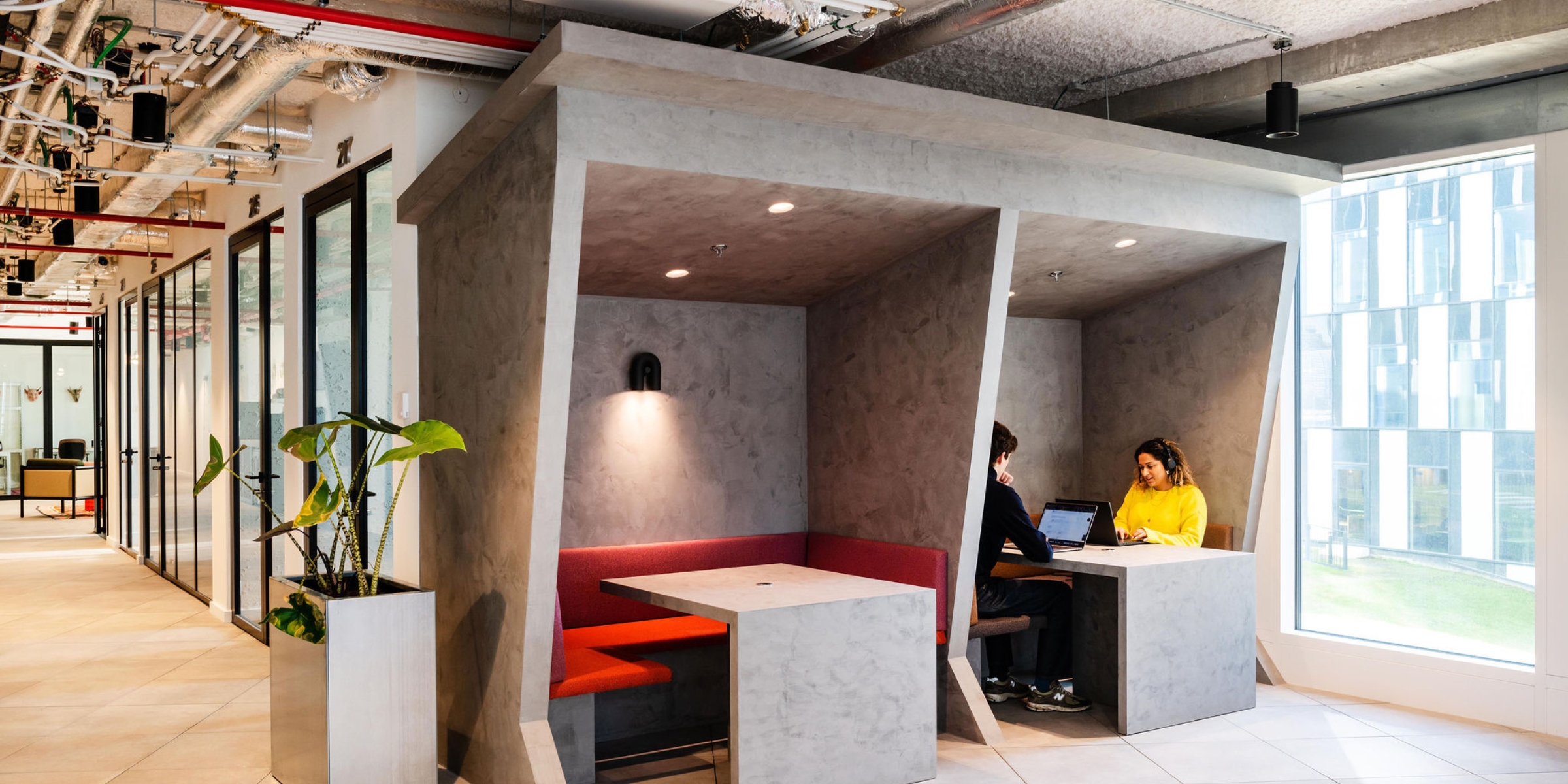 Coworking guillemins, open space with two people working